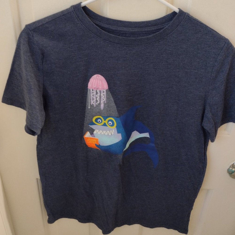 Boys XL shark tshirt - Cat & Jack - Ships fast!
